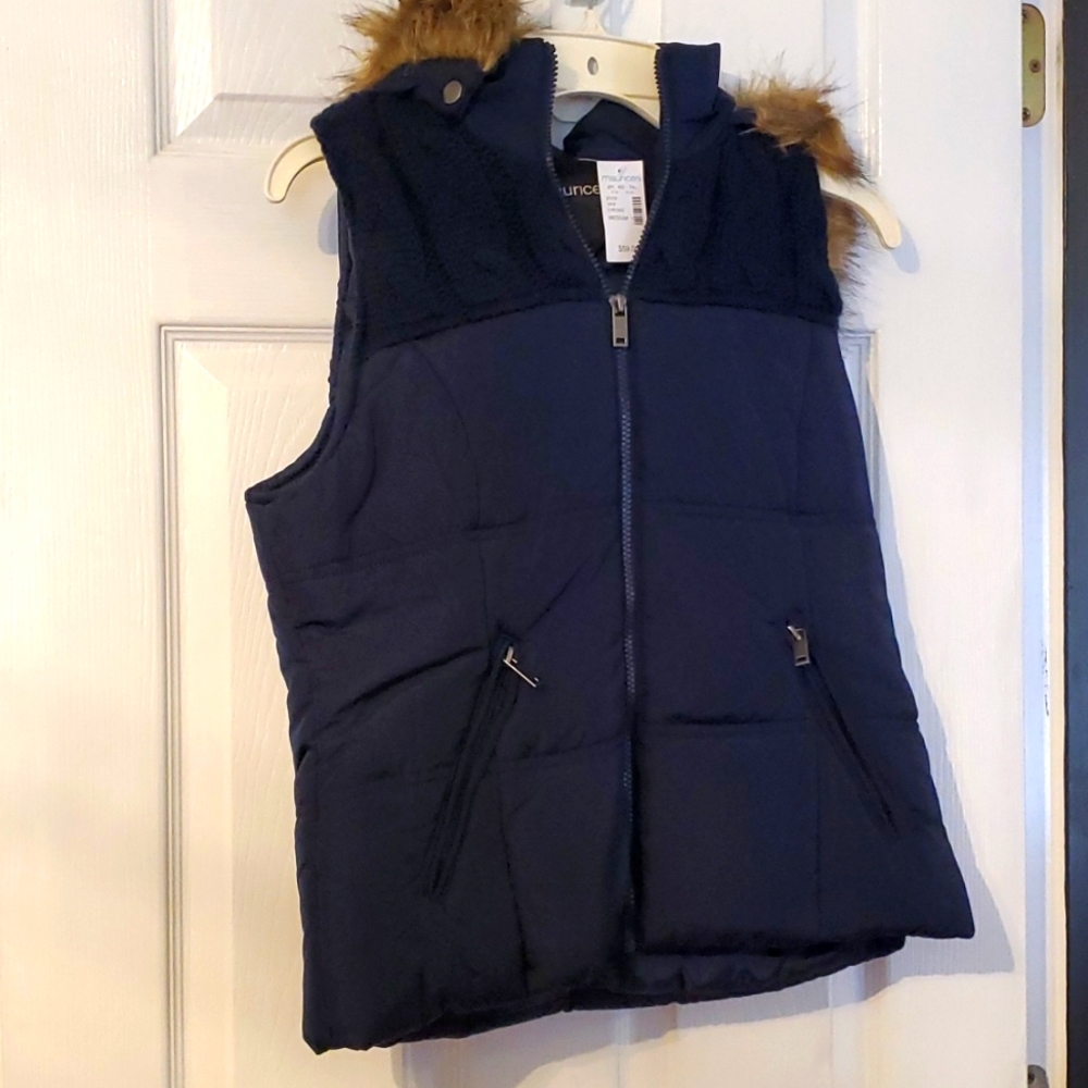 Womens Medium Zip-Up Hoodied Vest